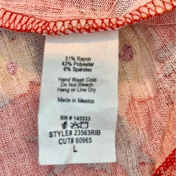 NEW W5 Tunic Top Large Sleeveless Faded Red Floral Gold Blue Greens Buttons - Picture 12 of 16